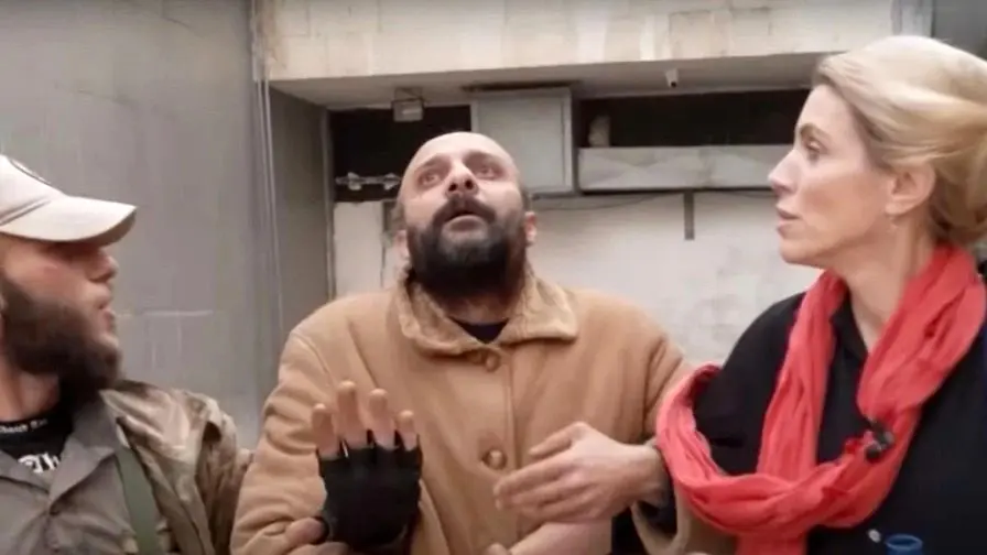 «زندانی» سوری نجات یافته توسط تیم CNN شکنجه گر حکومت اسد از آب درآمد + ویدیو