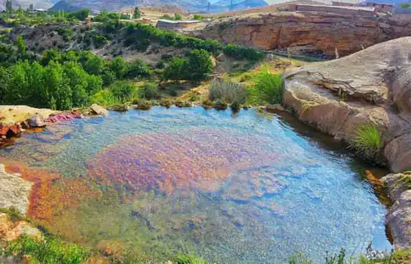 تعبیر خواب چشمه آب گرم برای زن متاهل و باردار و دختر مجرد از روانشناسی