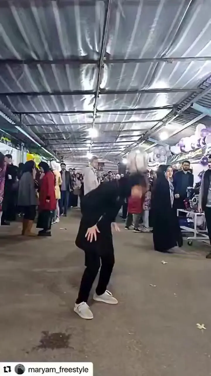 هنرنمایی جالب دختر فوتبالیست ایرانی در میان مردم + ویدئو
