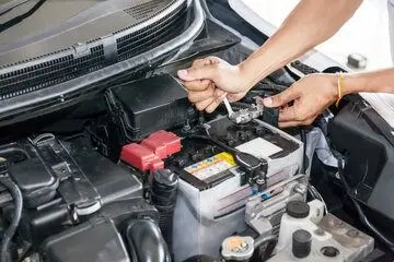 اعداد و نوشتههای روی باتری خودرو به چه معنا هستند؟ + عکس