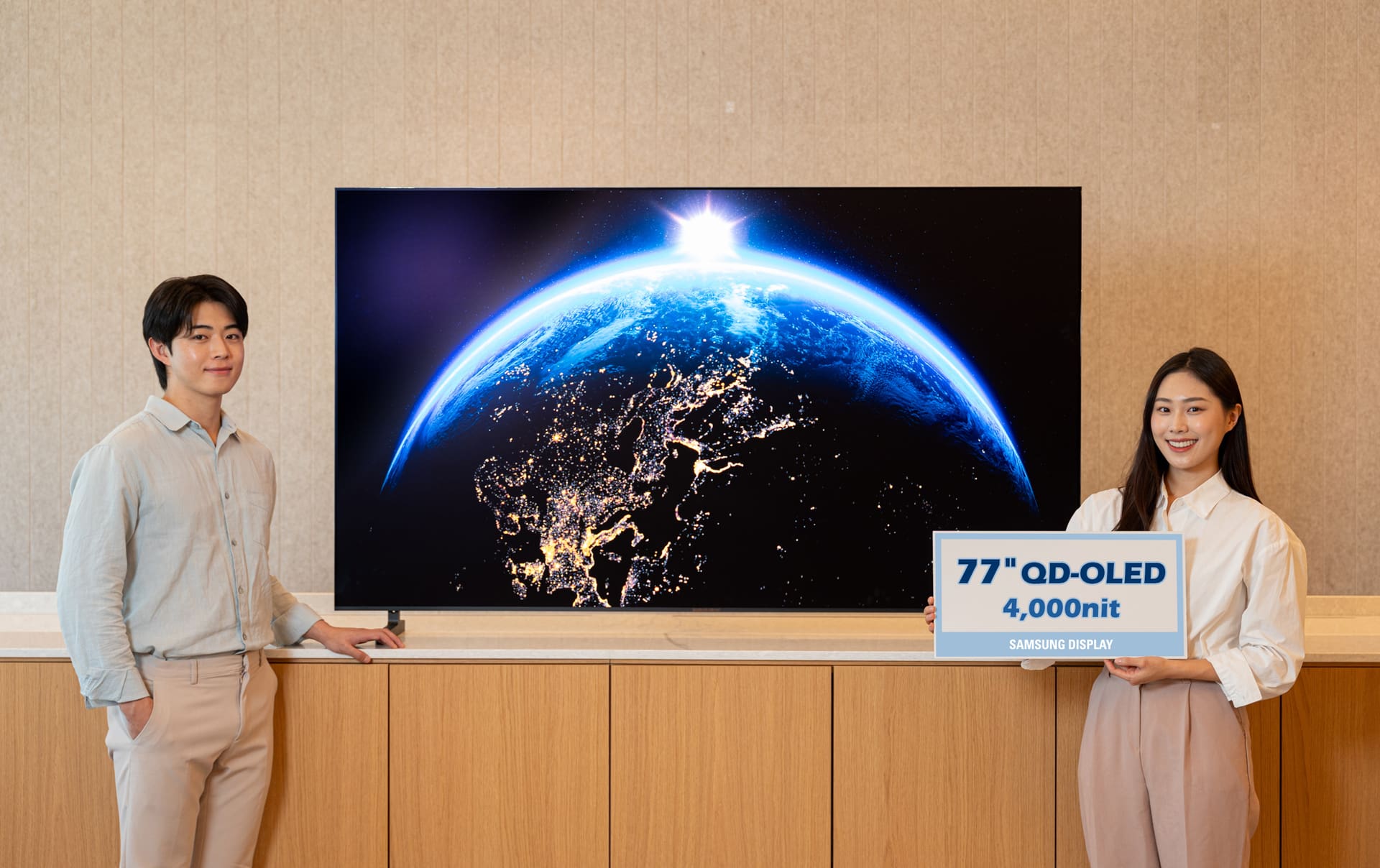 سامسونگ از پنل جدید QD-OLED خود با روشنایی ۴۰۰۰ نیت رونمایی کرد