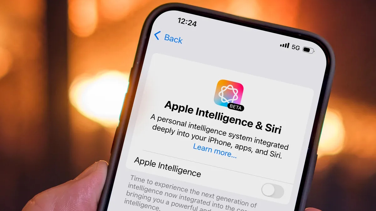 اپل برخی دستگاهها را بهطور خودکار و بدون اجازه کاربر به Apple Intelligence مجهز کرد