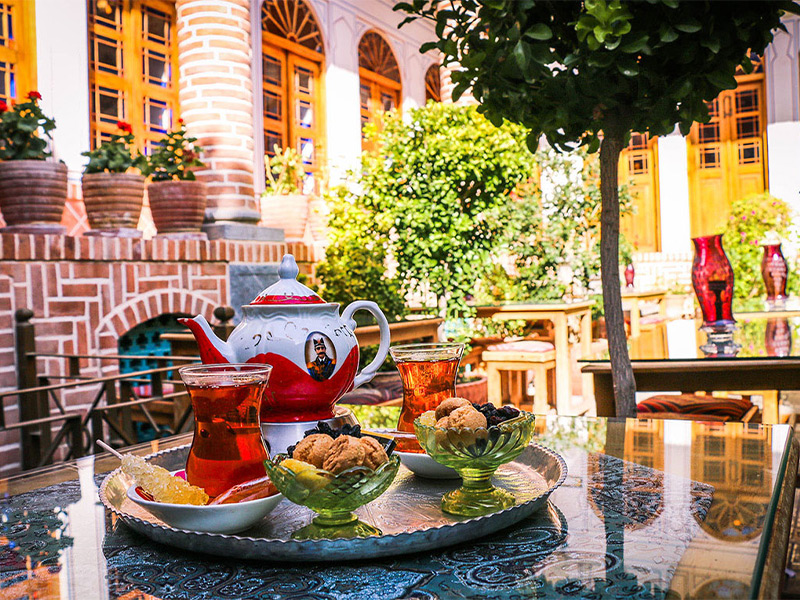+۴۰ تا از بهترین کافه های شیراز از نظر کاربران ☕️