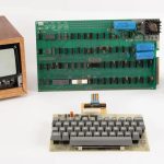 یک کامپیوتر Apple-1 در حراجی به قیمت ۳۷۵,۰۰۰ دلار فروخته شد