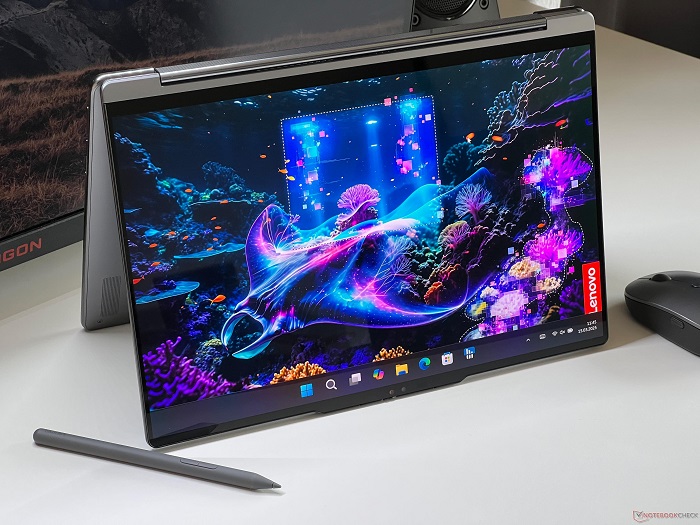 لپ تاپ قابلتبدیل لنوو Yoga 9 دارای پنل 4K OLED با دقت رنگ پایین است