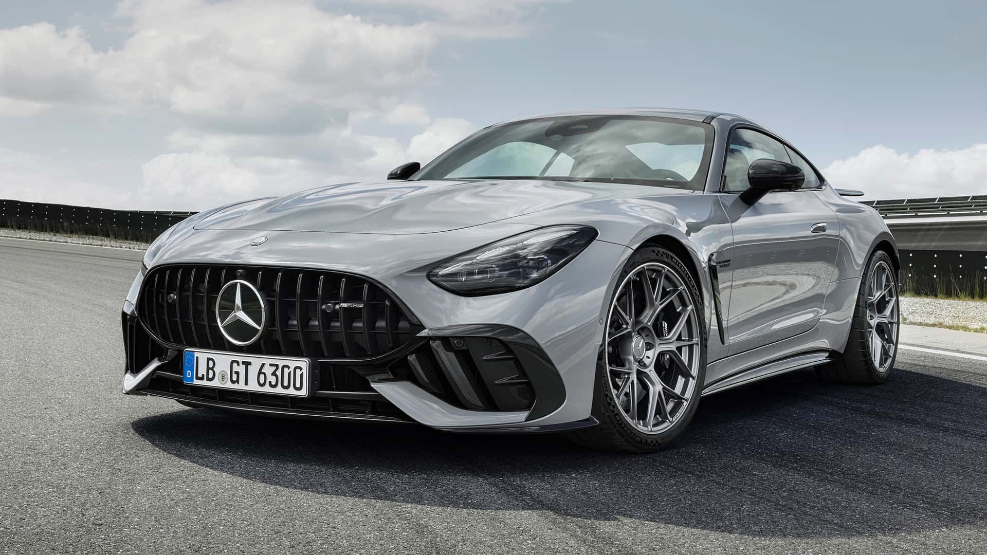 مرسدس سرانجام قیمت خودروی AMG GT63 Pro را اعلام کرد