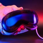 گزارش: اپل در حال کار روی مدل سبک‌تر و ارزان‌تر هدست ویژن پرو است