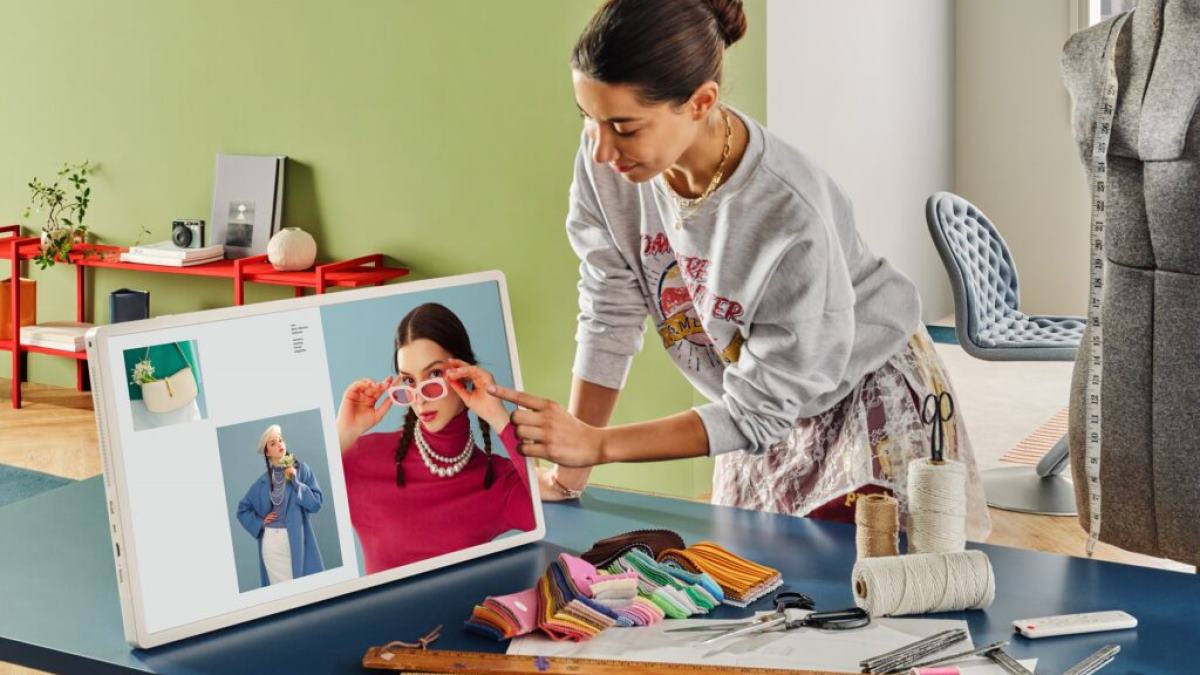 ال جی از نمایشگر قابل‌حمل استندبای‌می 2 رونمایی کرد