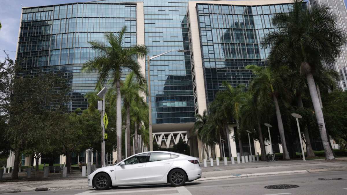 محاکمه‌ای تاریخی علیه تسلا به‌خاطر تصادف مرگبار با سیستم خودران آغاز شد