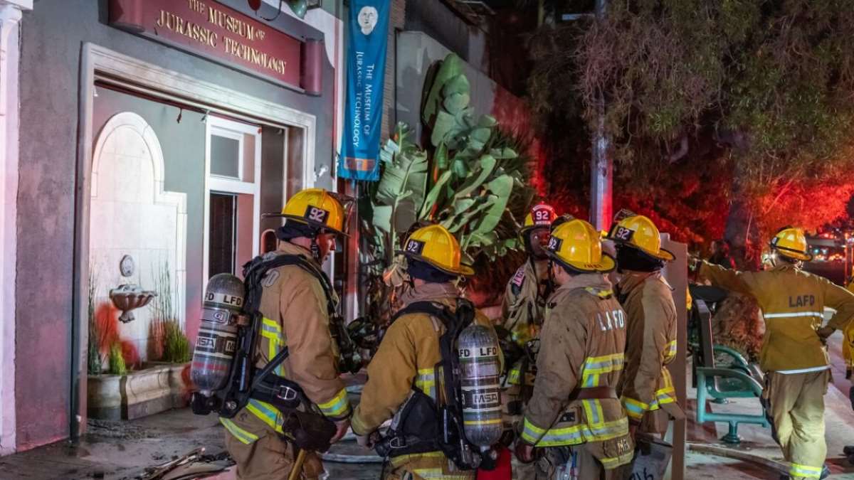 آتش‌سوزی به موزه فناوری ژوراسیک لس آنجلس خسارت زد