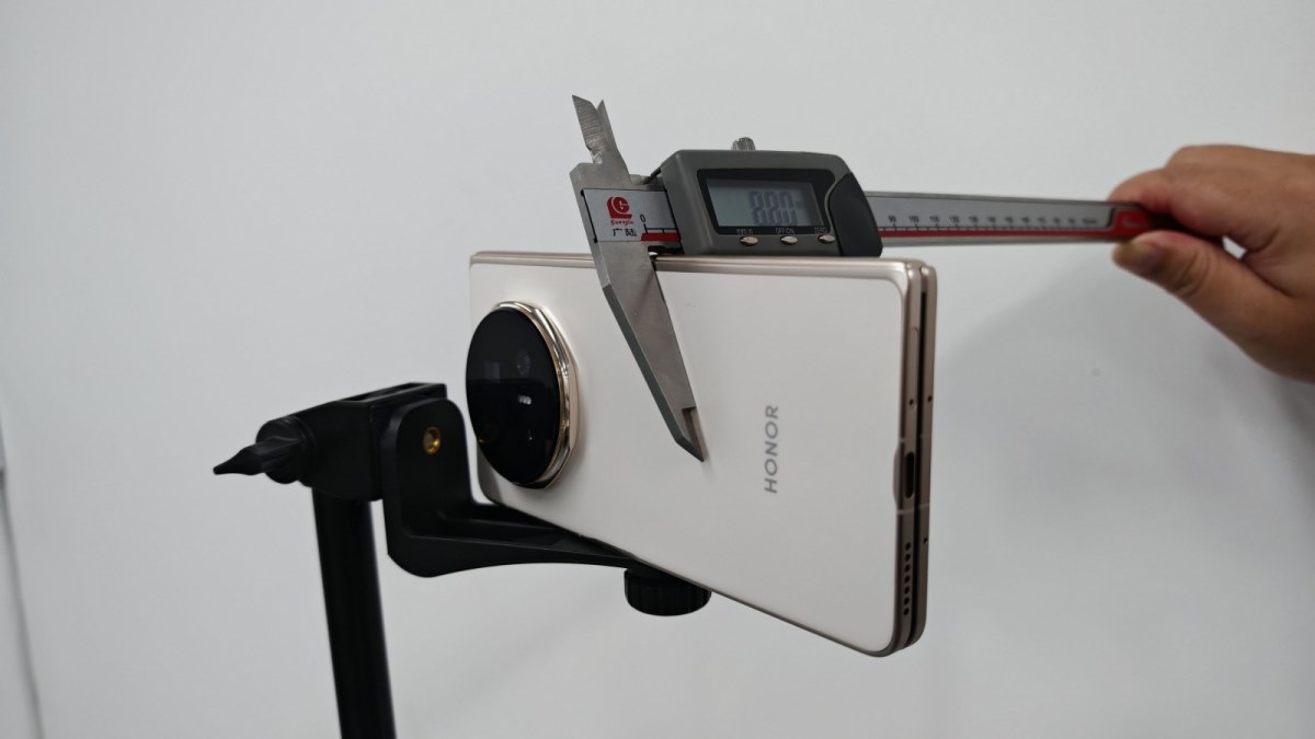 آنر به ادعای ضخامت گوشی مجیک وی 5 با عکس‌های مستند پاسخ داد