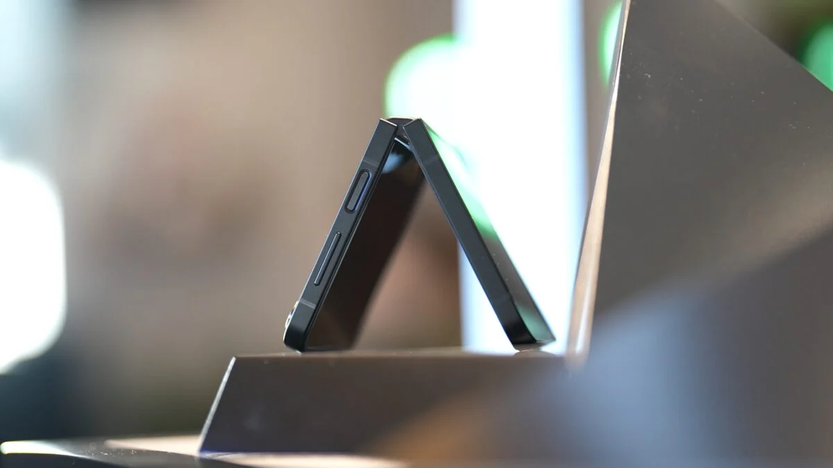 سامسونگ Dex سرانجام با گوشی Galaxy Z Flip 7 ارائه شد