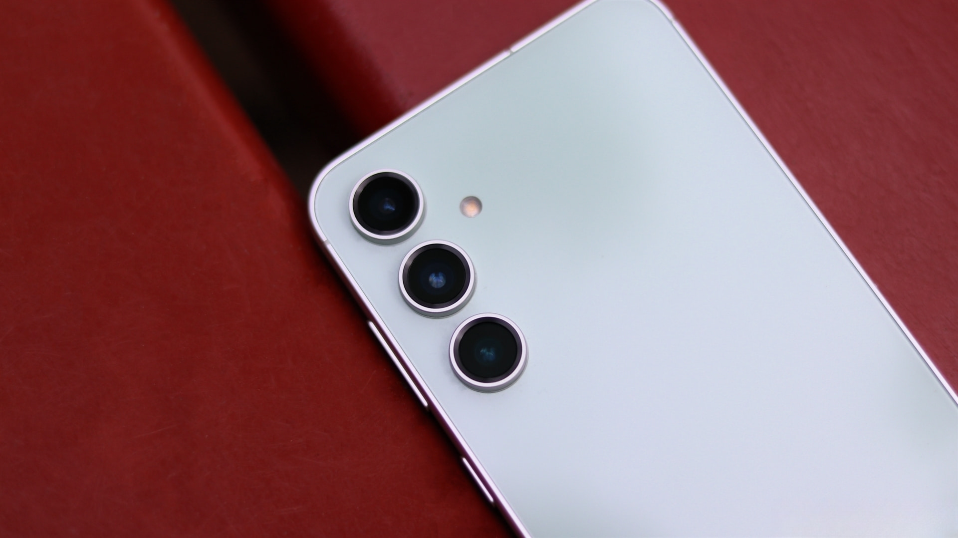 سامسونگ آزمایش One UI 8 برای گلکسی S24 FE را آغاز کرد