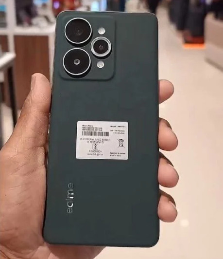 تصویر فاششده از Realme 15 Pro وجود دوربینهای دوگانه ۵۰ مگاپیکسلی اصلی و فوقعریض را تأیید میکند