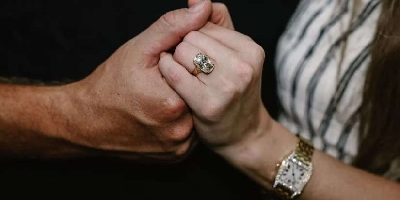 قیمت حلقه نامزدی تیلور سوئیفت چقدر است و طراح آن چه کسی است؟