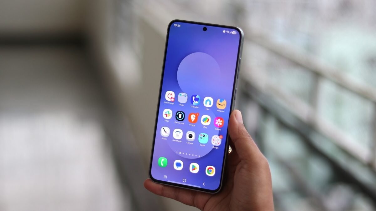 اولین به‌روزرسانی پس از وان یو آی 8 برای این سری گلکسی منتشر شد