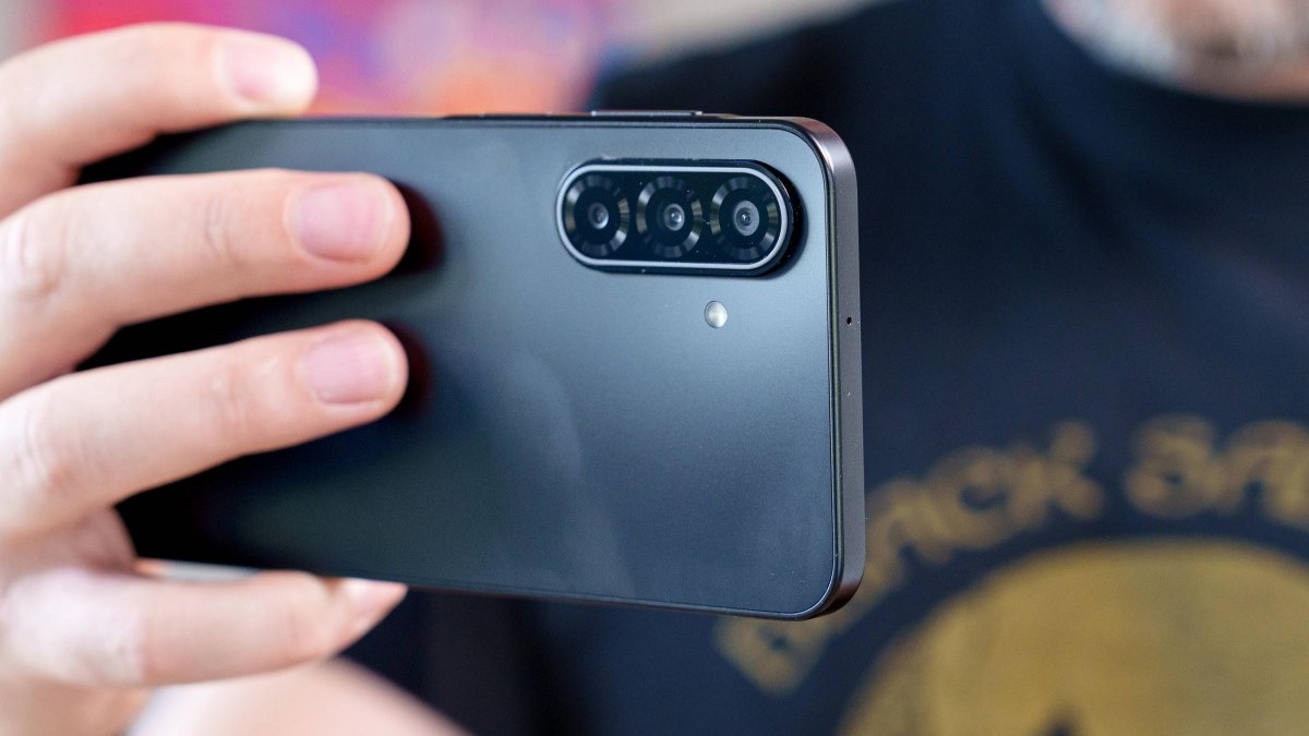 نسخه پایدار وان یو آی 8 برای گلکسی ای 17 فایوجی منتشر شد