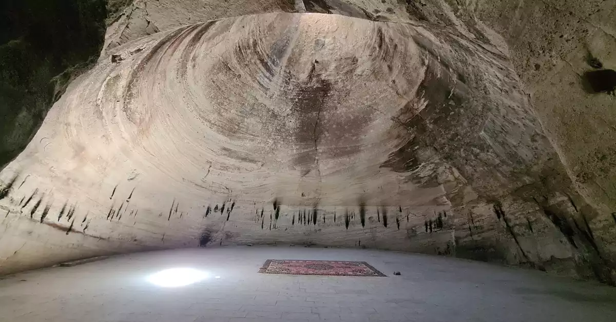 معبد قدمگاه آذرشهر | جاذبه تاریخی در آذربایجان شرقی